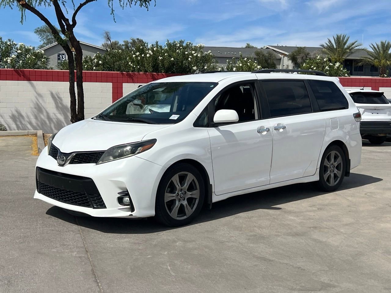 Used 2018 Toyota Sienna SE w/ Carpet Mat Package image 6