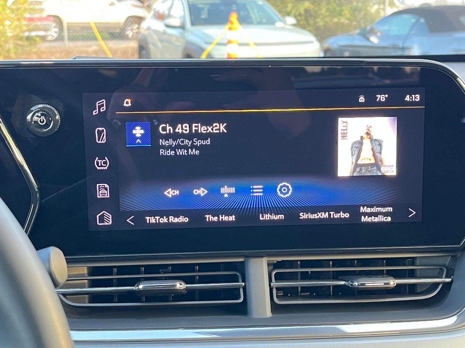 Used 2025 Chevrolet Trax LT w/ LT Convenience Package image 21