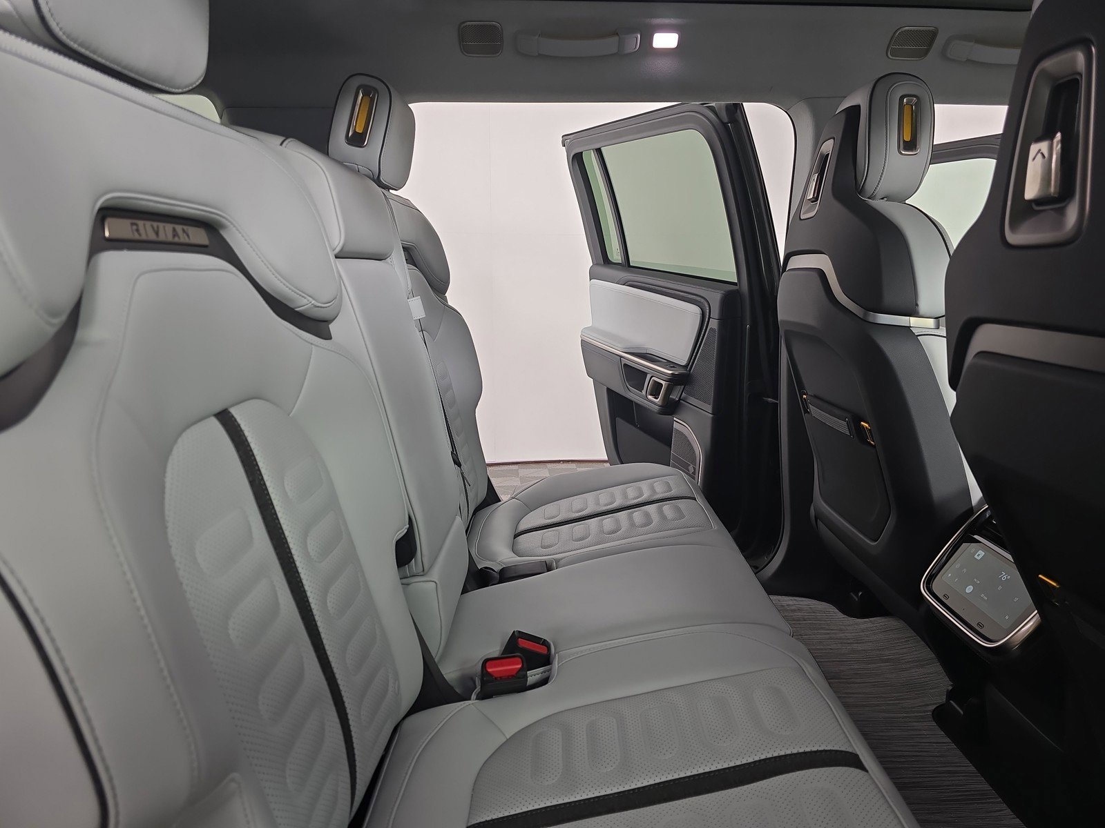 Used 2023 Rivian R1S Adventure AWD/4WD image 23