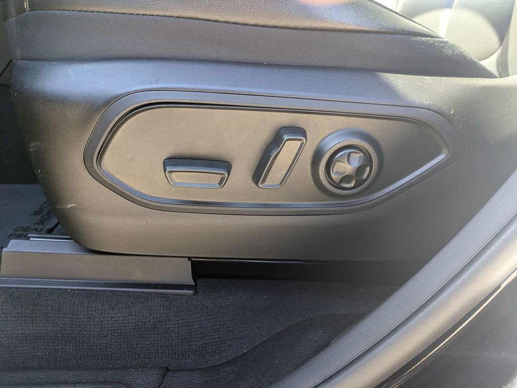 Used 2025 Jeep Grand Cherokee Limited image 14