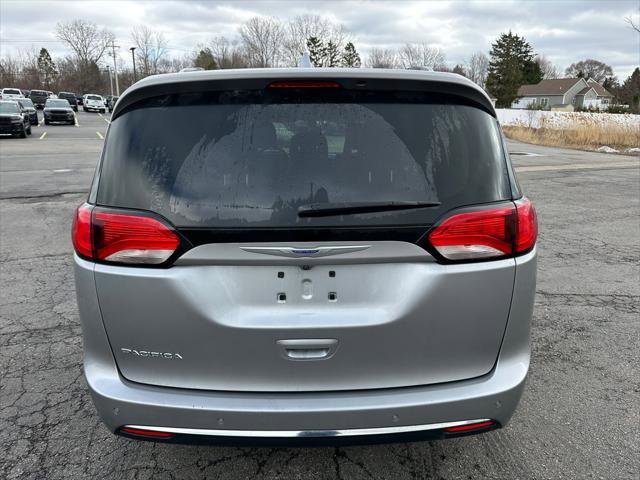 Certified 2019 Chrysler Pacifica Touring-L image 13