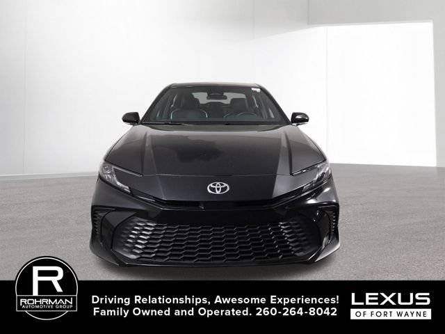 Used 2025 Toyota Camry SE FWD image 3