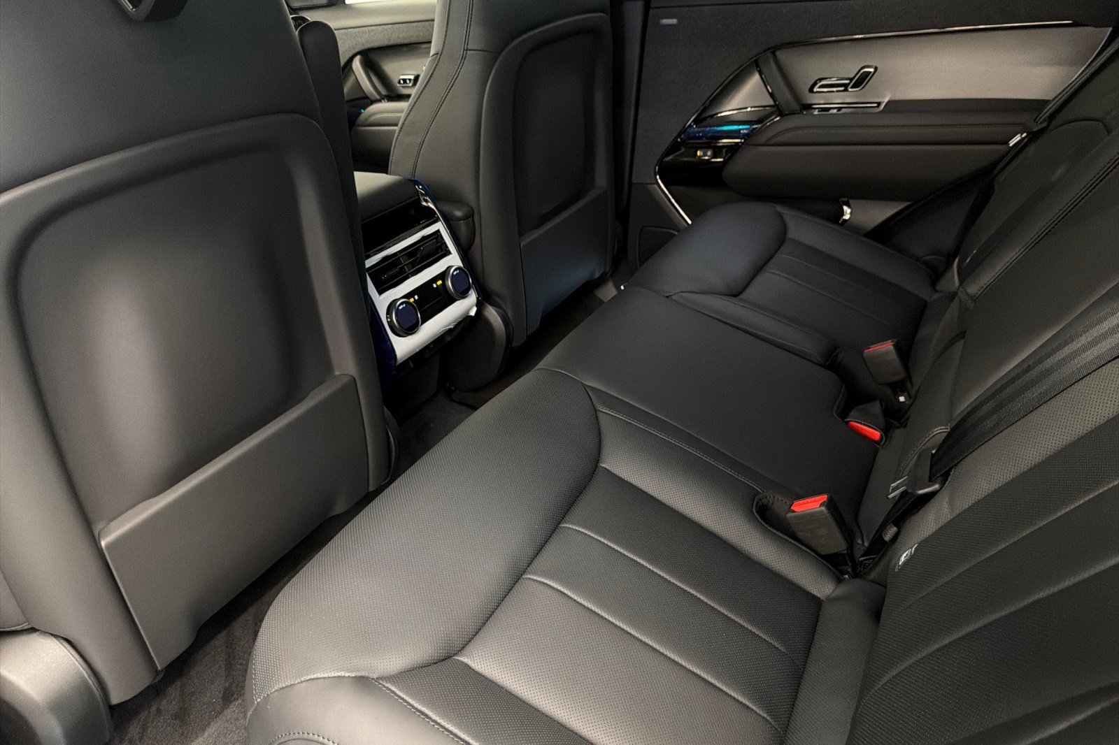 New 2027 Land Rover Range Rover Sport SE AWD/4WD image 25