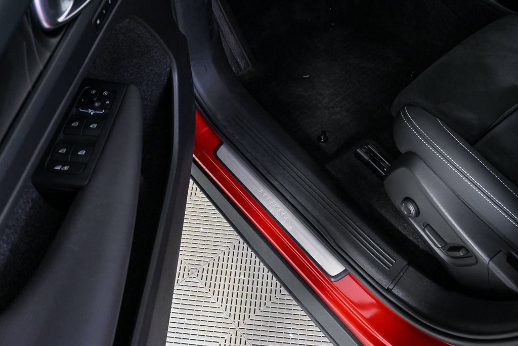 Used 2023 Volvo C40 P8 Recharge Ultimate image 10