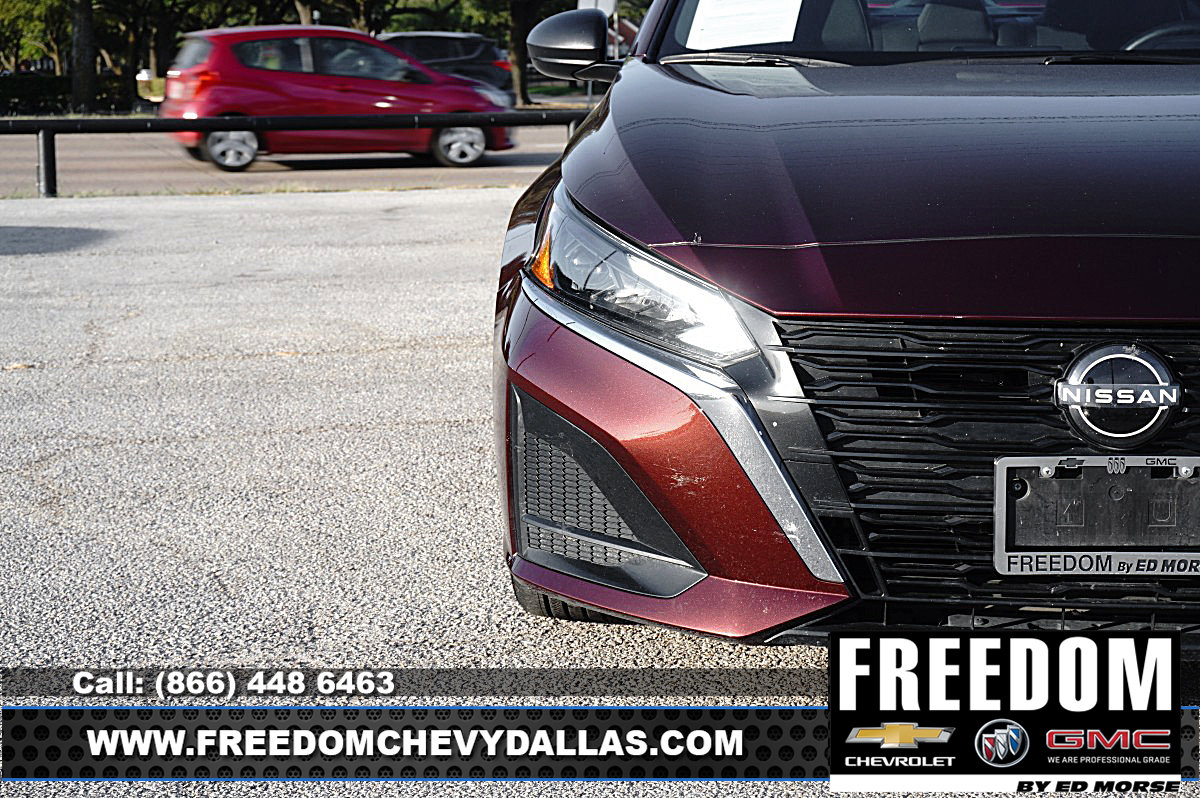 Used 2024 Nissan Altima 2.5 SV FWD image 41