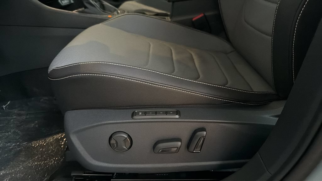 New 2026 Volkswagen Jetta SEL FWD image 17
