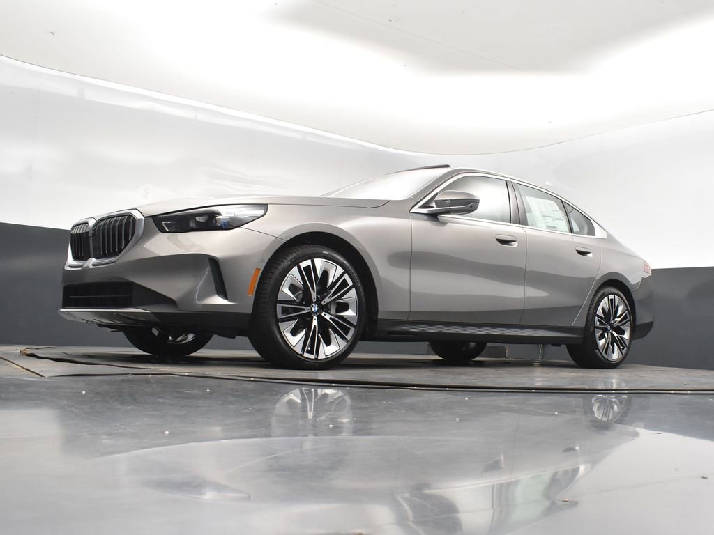 New 2026 BMW 530i xDrive w/ Premium Package AWD/4WD image 38
