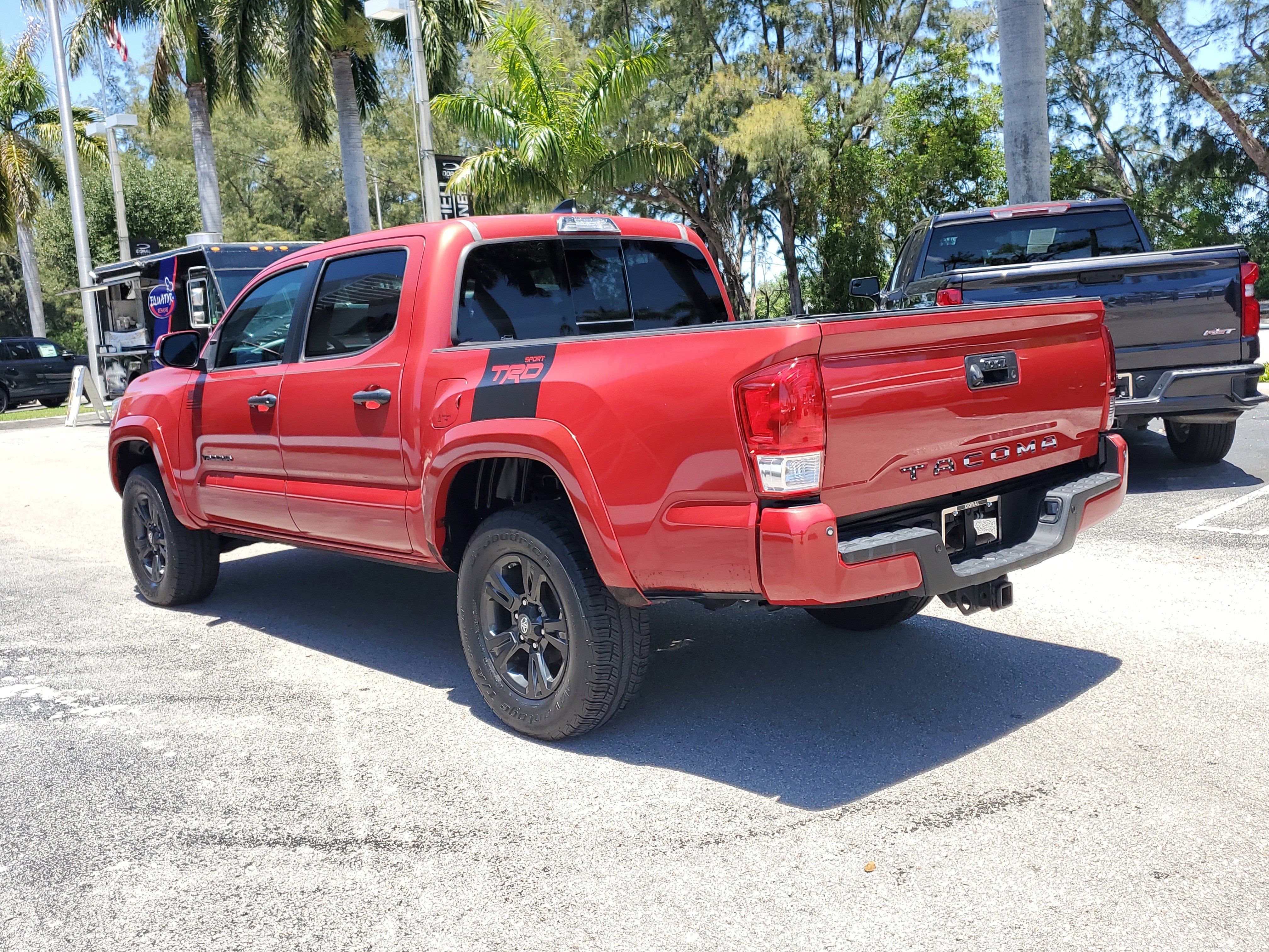 Used 2017 Toyota Tacoma TRD Sport w/ Premium & Technology Package image 4