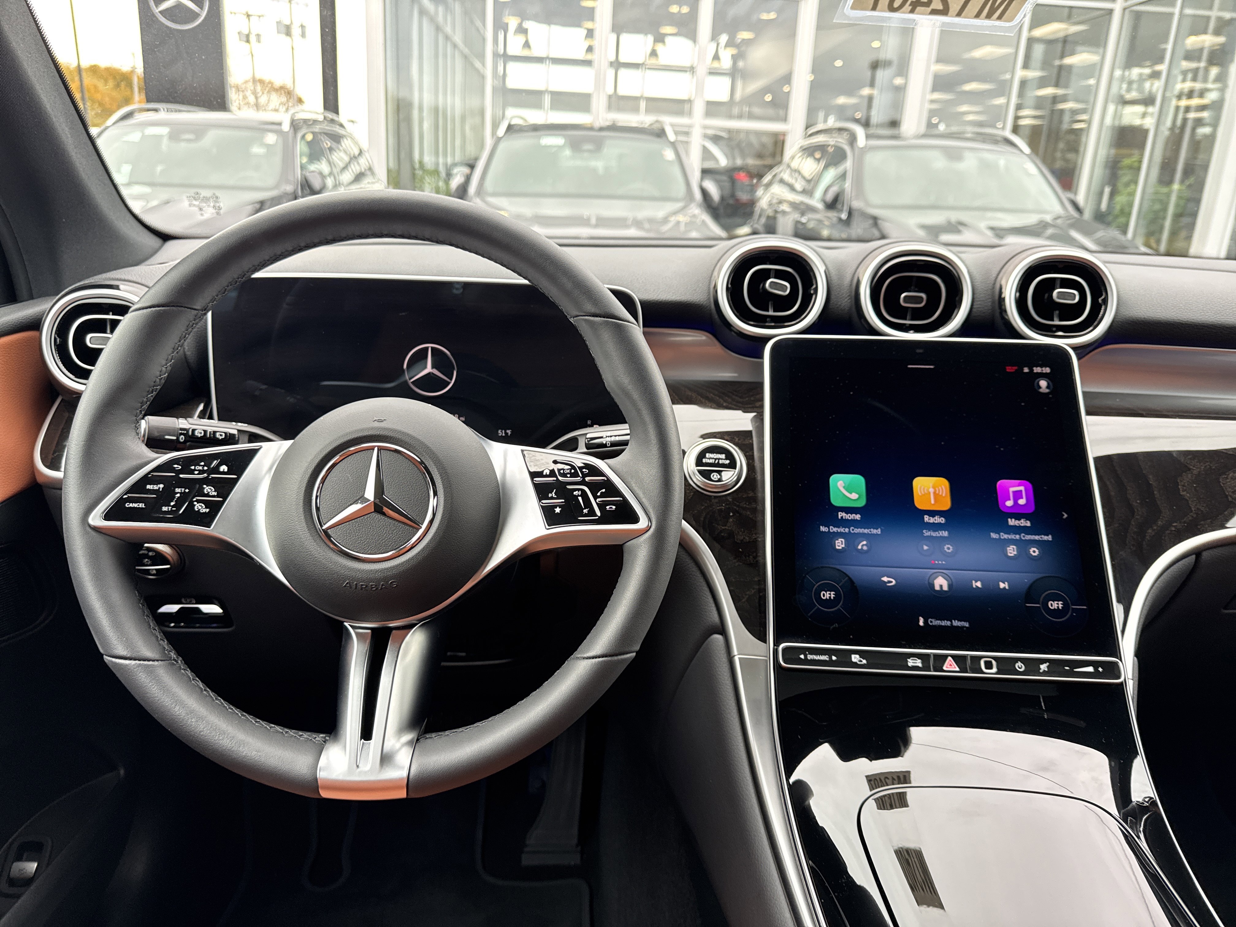 Used 2025 Mercedes-Benz GLC 300 4MATIC image 12