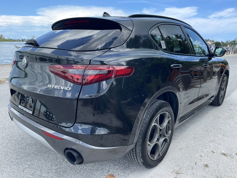 Used 2022 Alfa Romeo Stelvio Ti AWD/4WD image 6