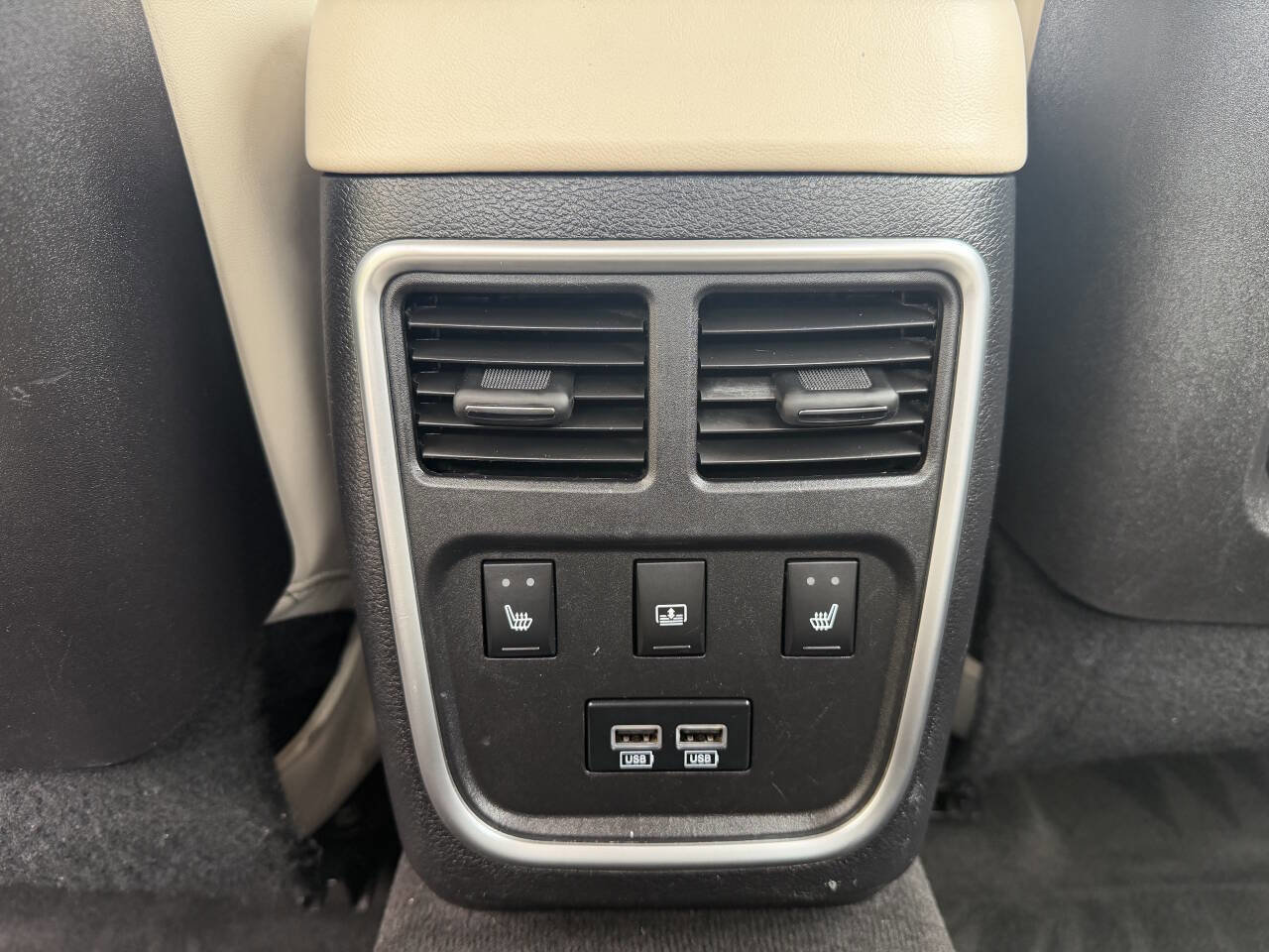 Used 2016 Chrysler 300 C AWD/4WD image 27