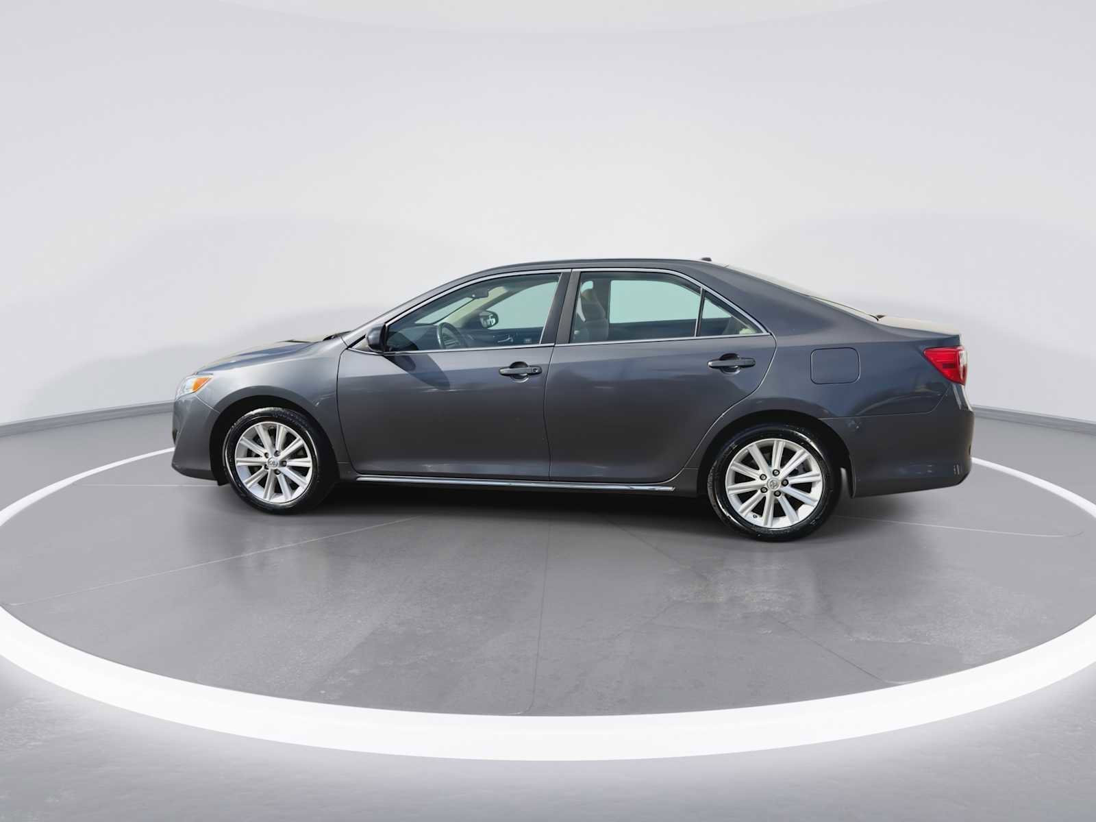 Used 2013 Toyota Camry XLE w/ Convenience Pkg image 5