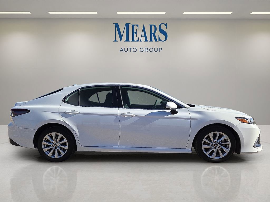 Used 2021 Toyota Camry LE image 6