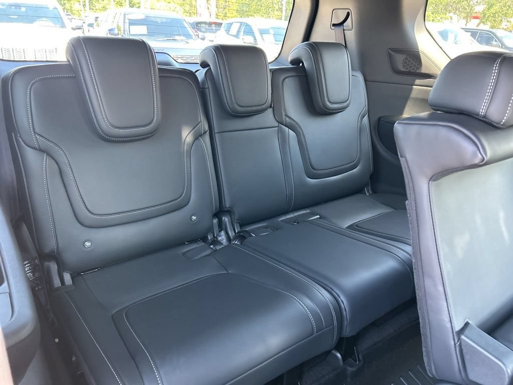 Certified 2025 Nissan Armada PRO-4X AWD/4WD image 33
