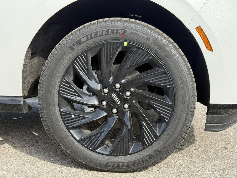 New 2026 Lincoln Navigator L Reserve w/ Jet Appearance Package image 4