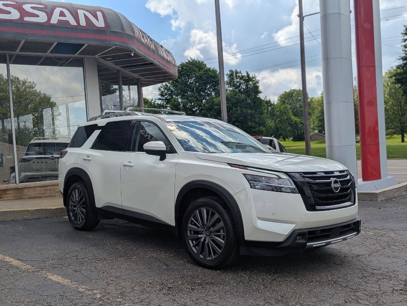 Used 2023 Nissan Pathfinder SL w/ SL Premium Package