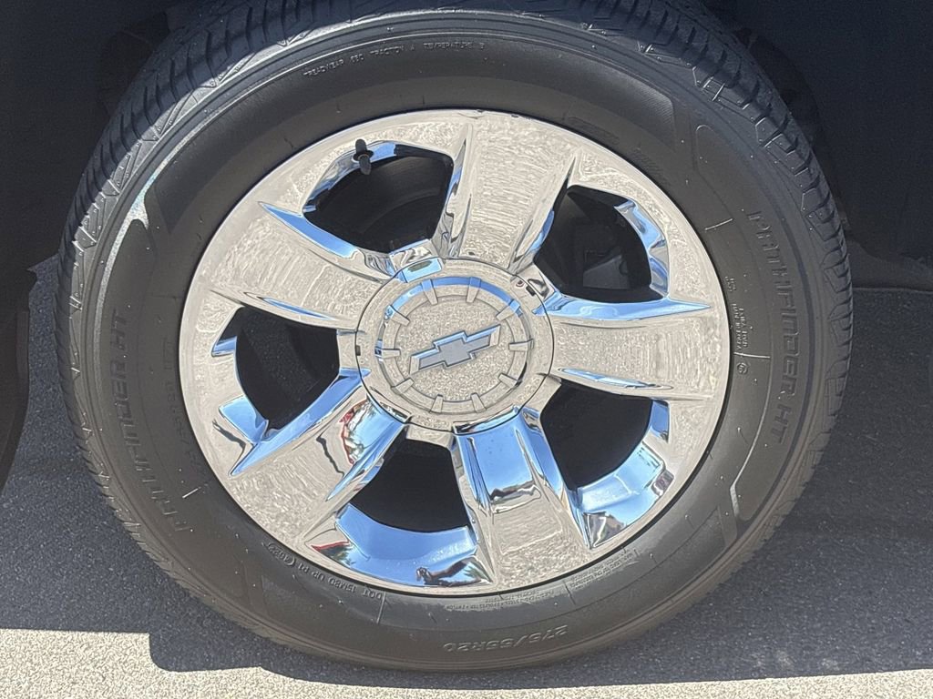 Used 2018 Chevrolet Suburban LT w/ LT Signature Package AWD/4WD image 9