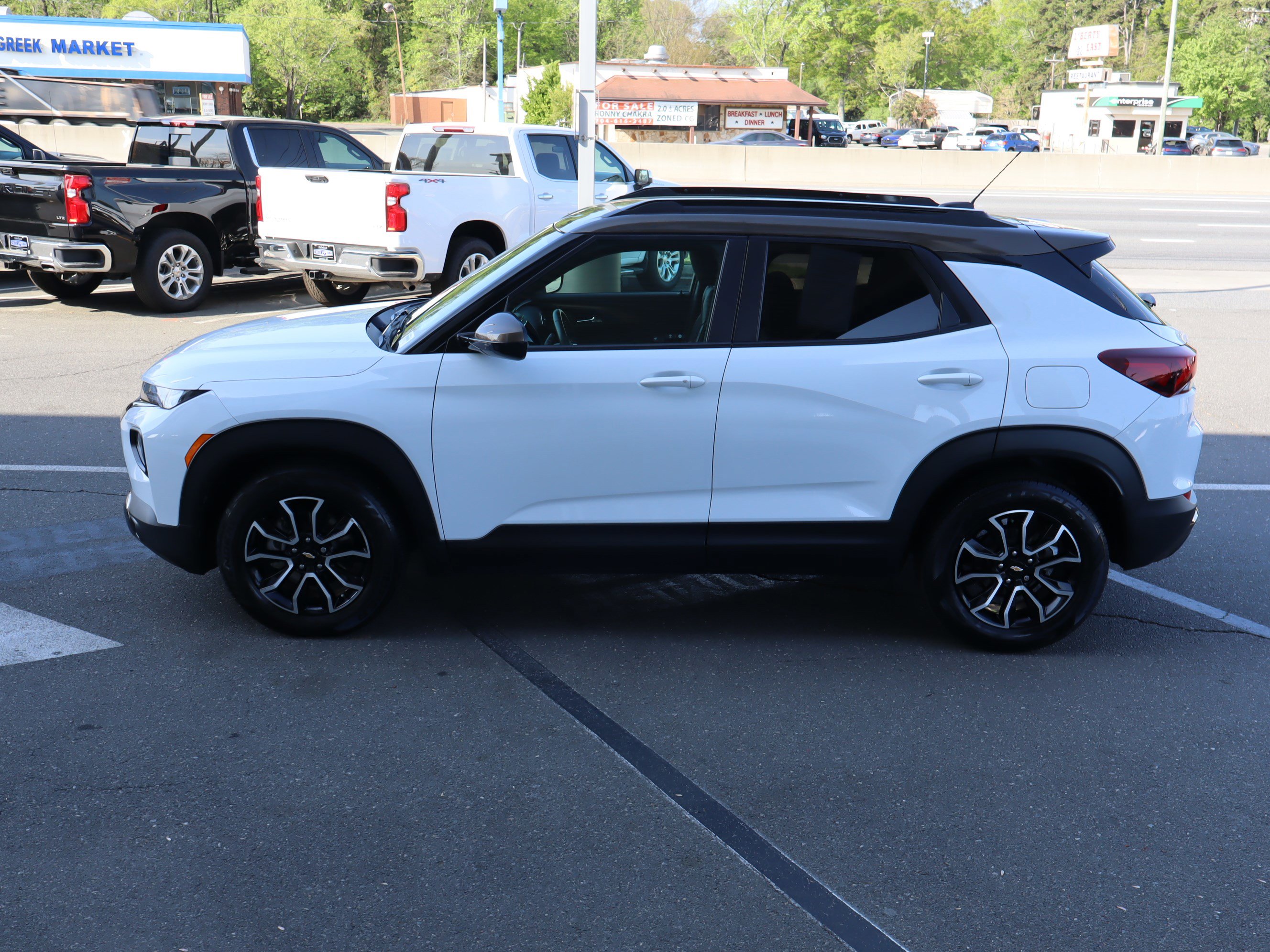 Used 2021 Chevrolet TrailBlazer ACTIV w/ Technology Package FWD image 7