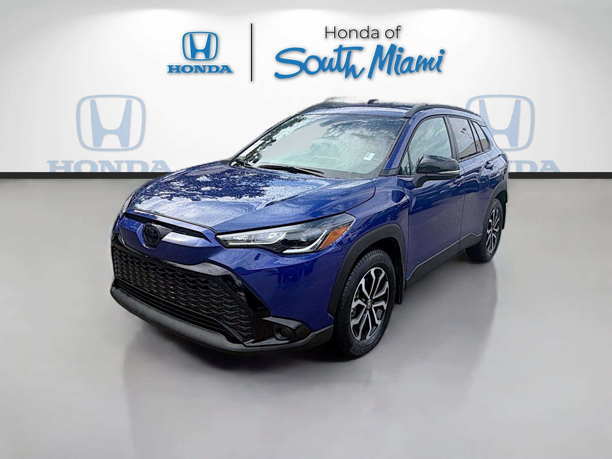Used 2025 Toyota Corolla Cross AWD Hybrid image 3
