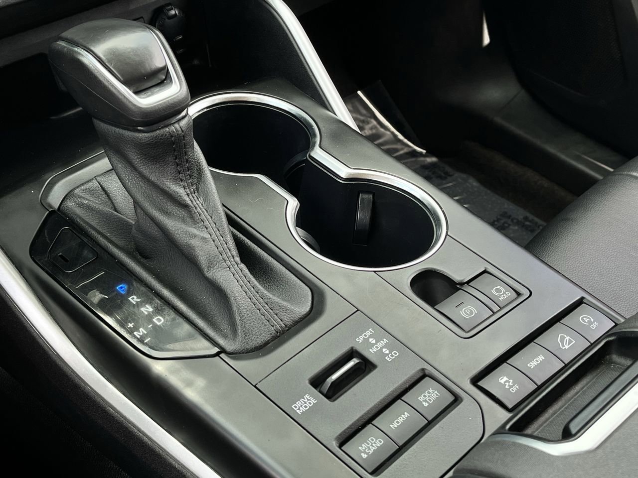 Used 2022 Toyota Highlander XLE image 17