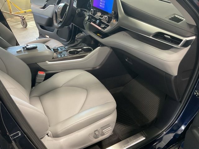 Used 2026 Toyota Highlander Platinum AWD/4WD image 20