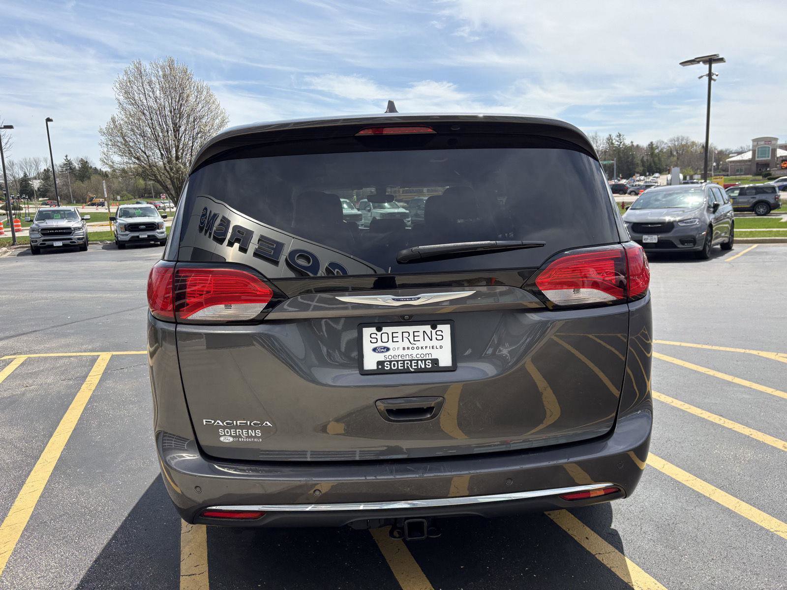 Used 2018 Chrysler Pacifica Touring-L Plus image 5