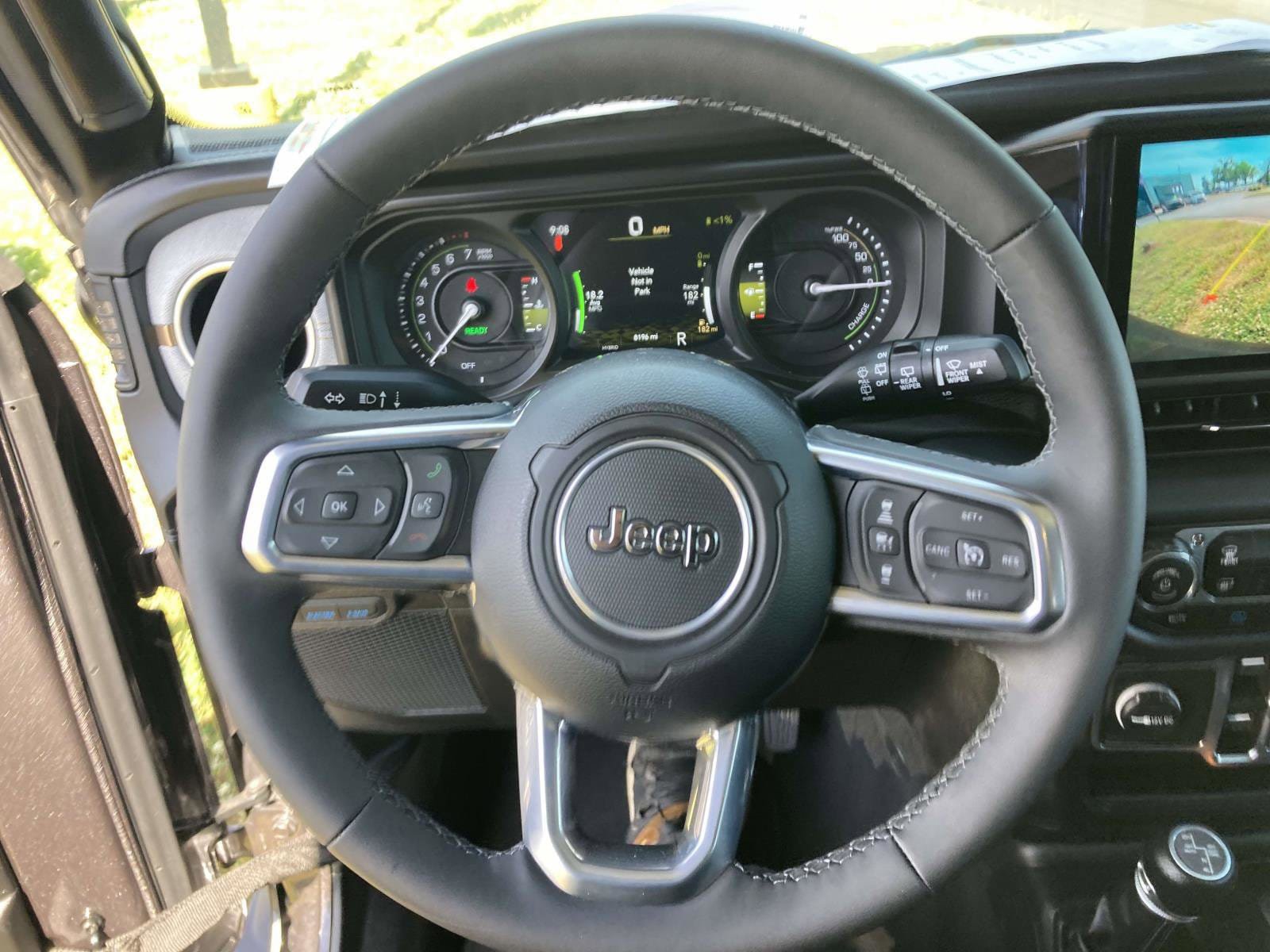 Used 2025 Jeep Wrangler Sahara AWD/4WD image 31