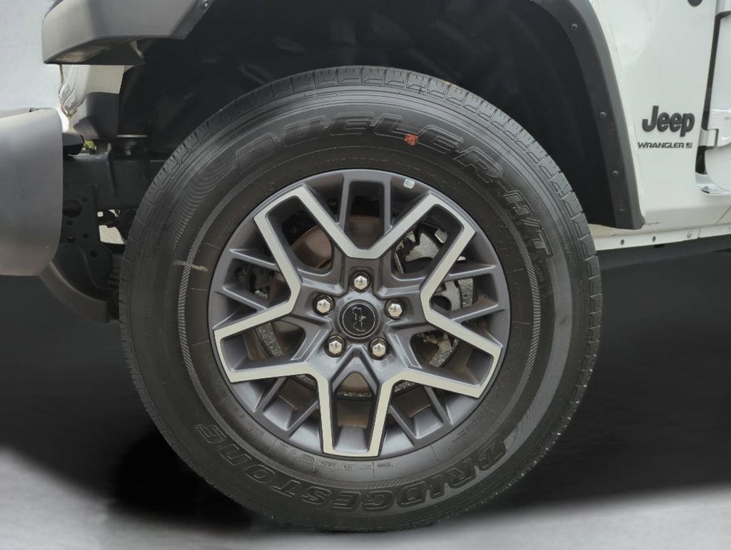 Used 2025 Jeep Wrangler Unlimited Sahara AWD/4WD image 46