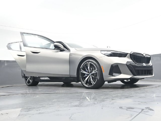 New 2027 BMW 550e xDrive AWD/4WD image 43