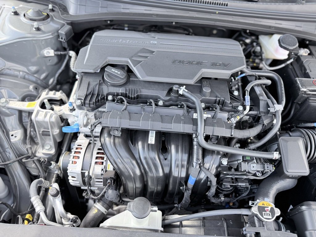 New 2025 Hyundai Elantra Limited image 41