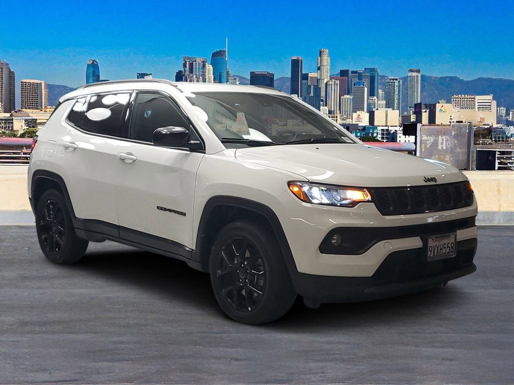 Used 2026 Jeep Compass Latitude image 3