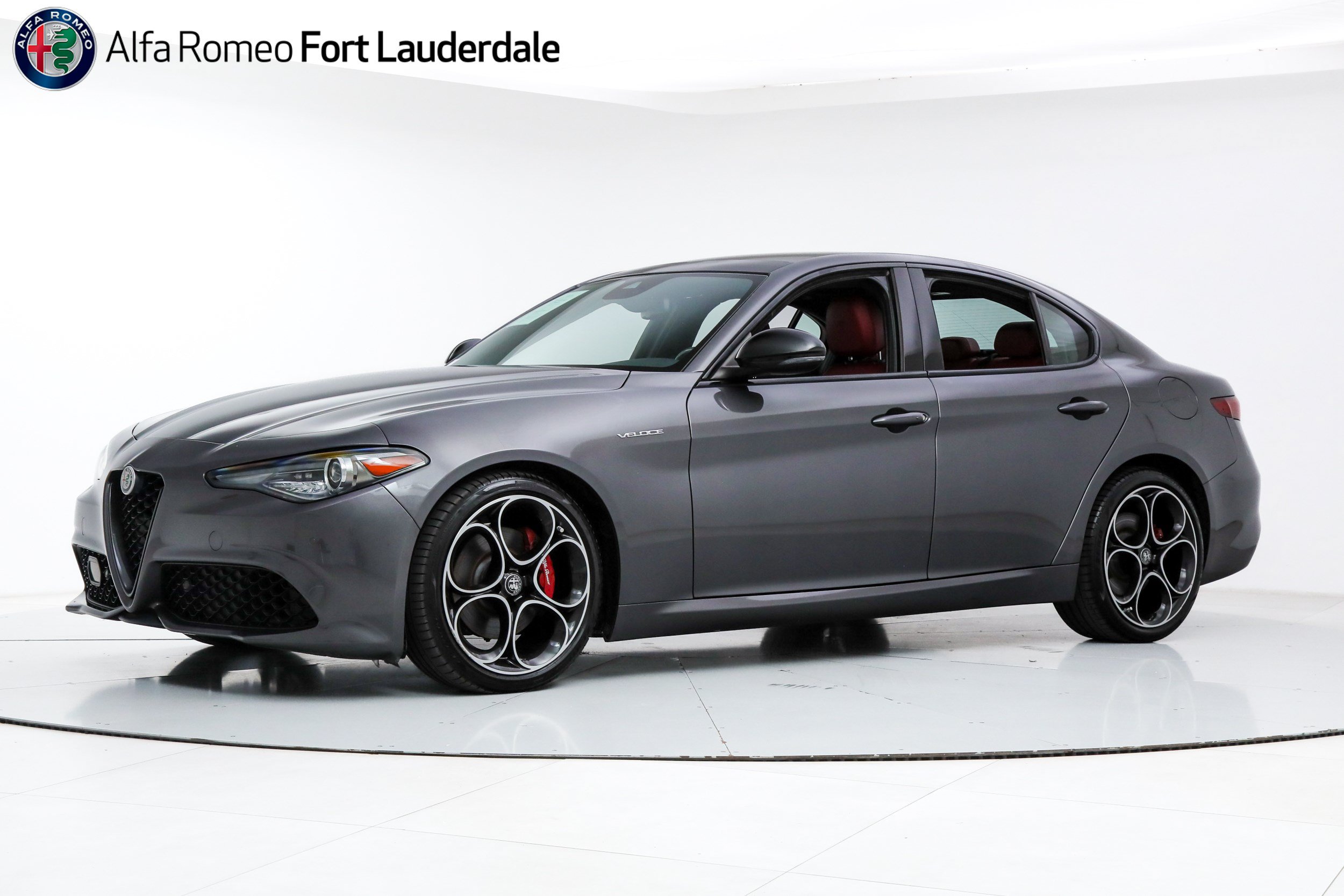 Used 2023 Alfa Romeo Giulia Veloce RWD image 1
