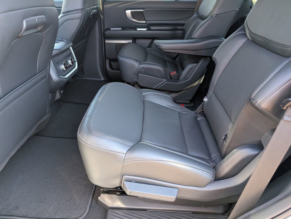 New 2026 Ford Expedition Platinum w/ Stealth Appearance Package image 7