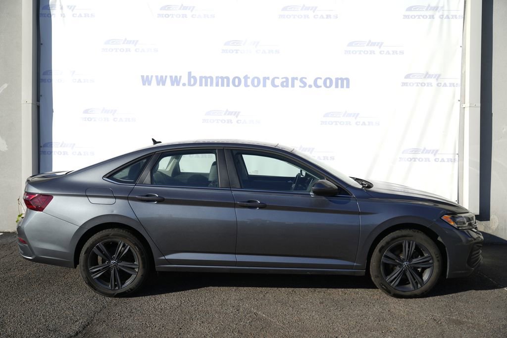 Used 2023 Volkswagen Jetta SE FWD image 7