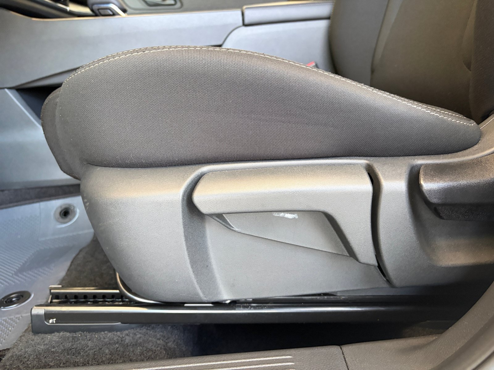 Used 2023 Nissan Rogue S FWD image 12