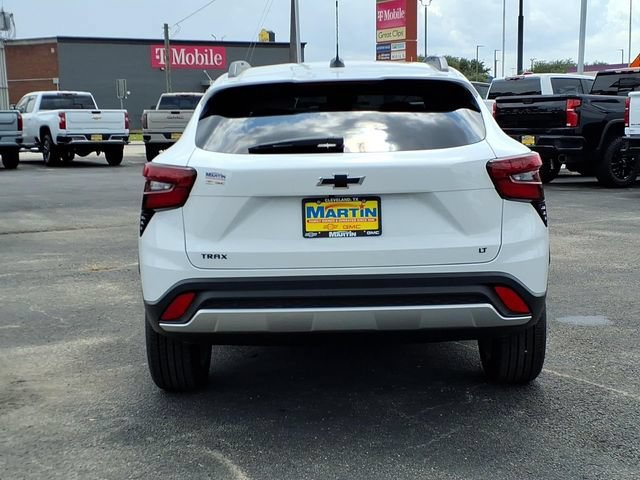 New 2026 Chevrolet Trax LT w/ LPO, Blackout Package FWD image 6