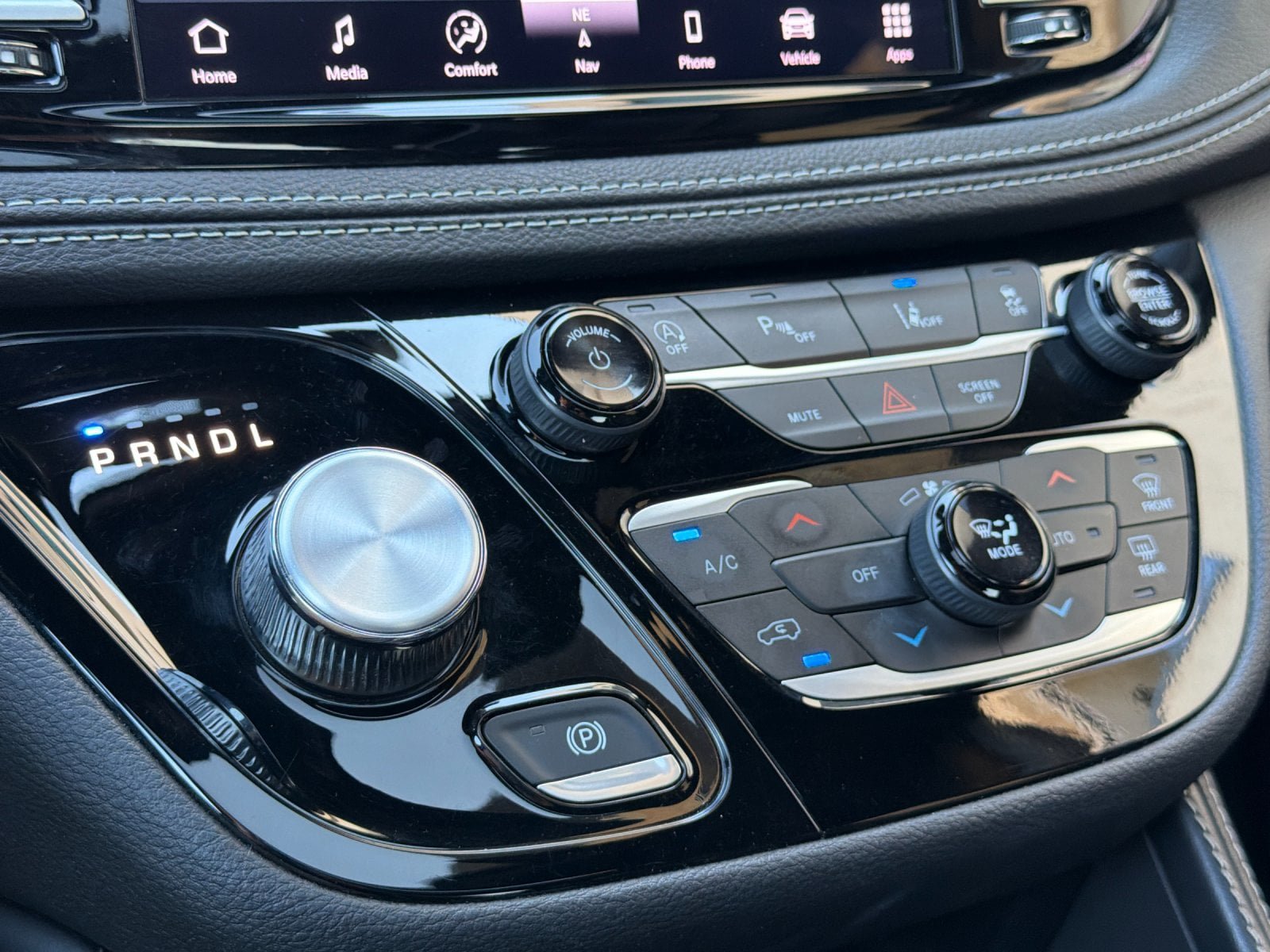 Used 2025 Chrysler Pacifica Limited FWD image 21