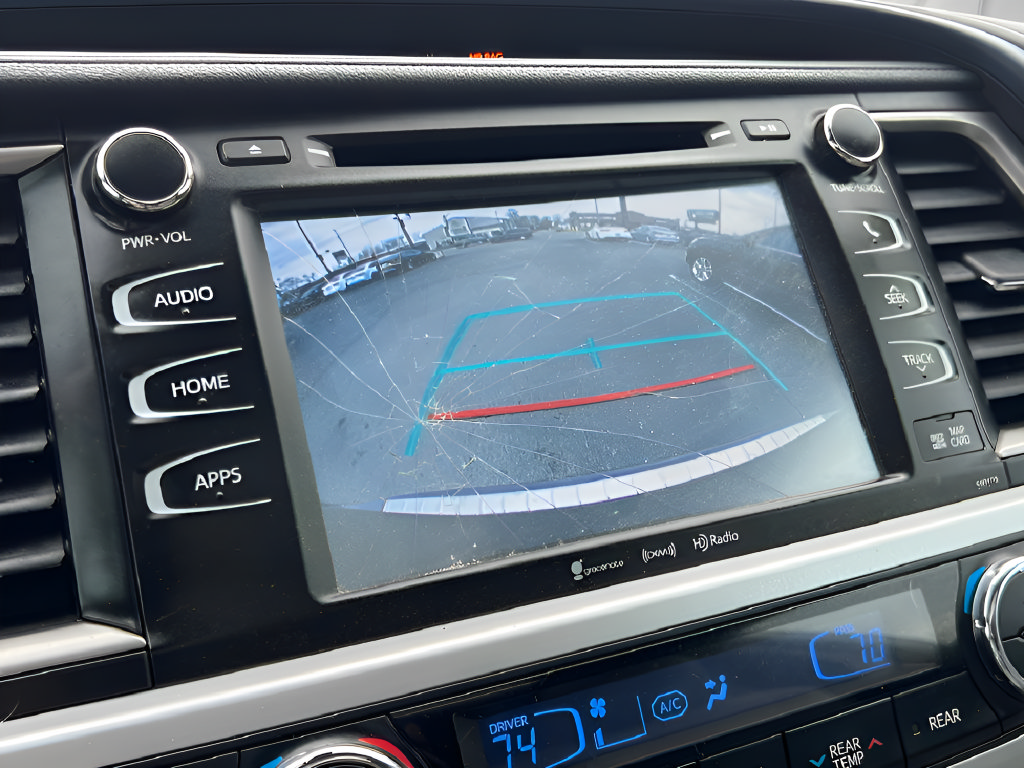 Used 2018 Toyota Highlander XLE AWD/4WD image 20