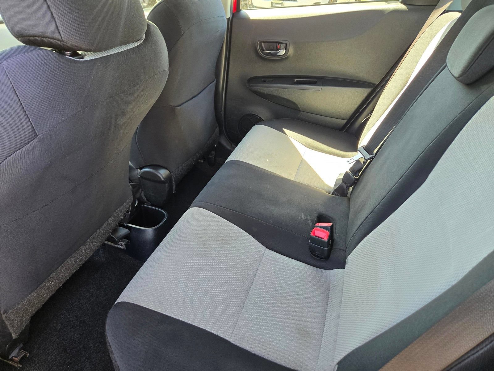 Used 2014 Toyota Yaris LE FWD image 15