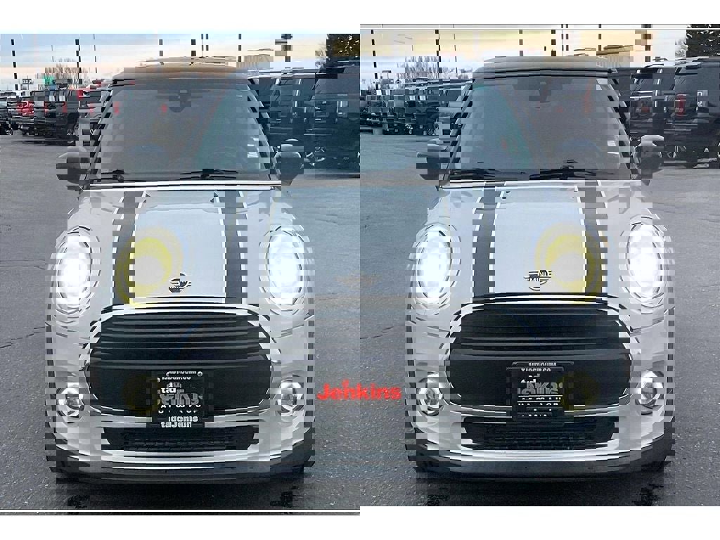 Used 2020 MINI Cooper 2-Door Hardtop image 3