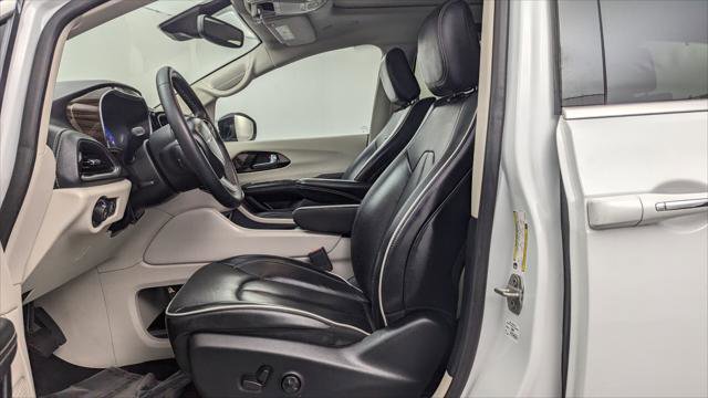 Used 2023 Chrysler Pacifica Limited FWD image 14
