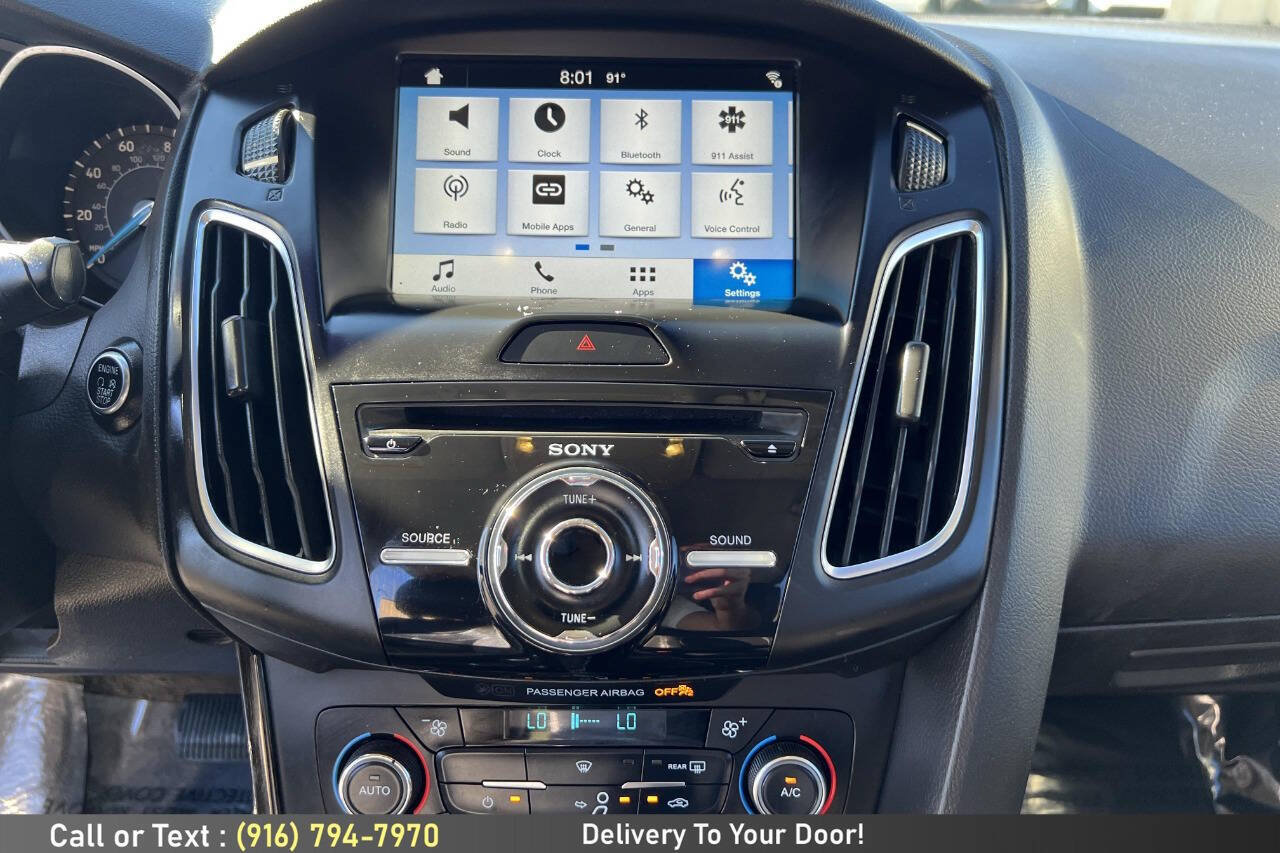 Used 2016 Ford Focus Titanium FWD image 16