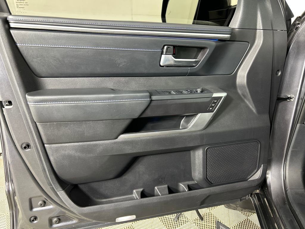 Used 2022 Toyota Tundra Platinum w/ Advanced Package AWD/4WD image 12