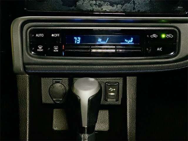 Used 2017 Toyota Corolla SE image 30