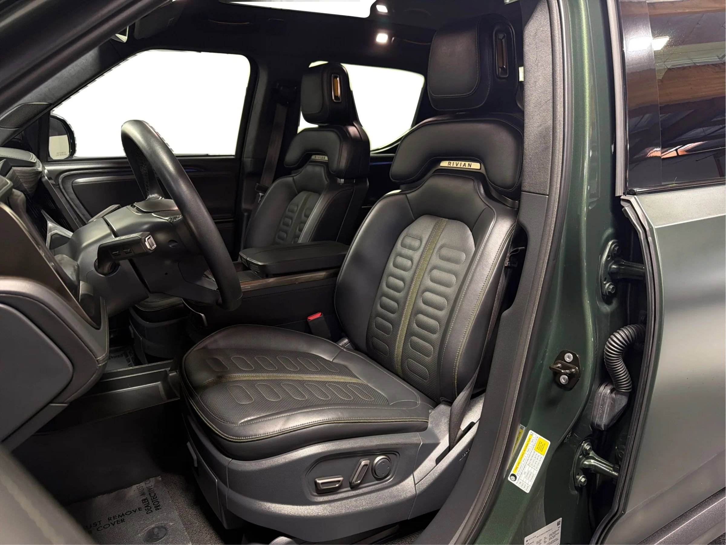 Used 2022 Rivian R1T Adventure image 9