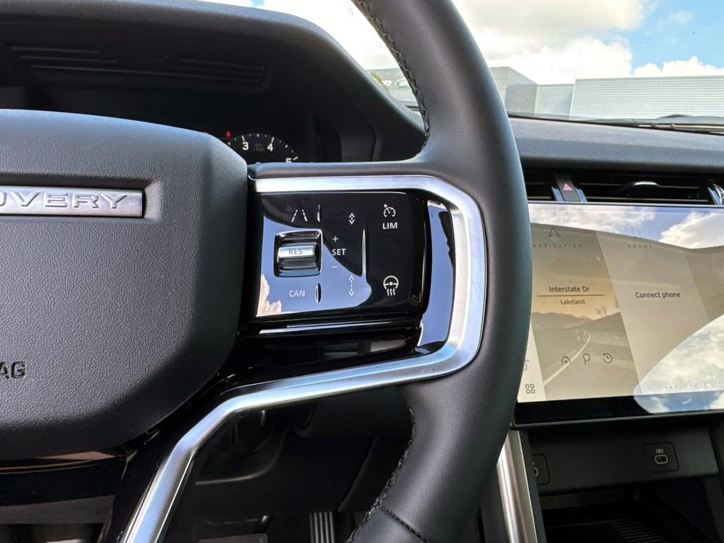 Used 2025 Land Rover Discovery Sport S image 31
