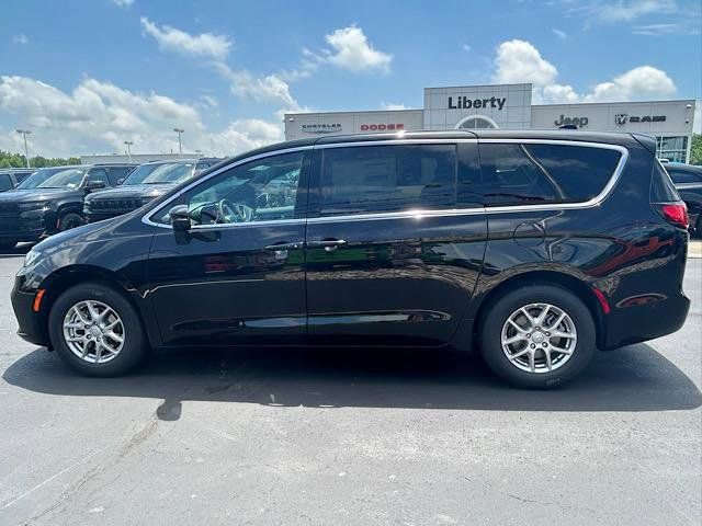 New 2025 Chrysler Pacifica Select FWD image 11