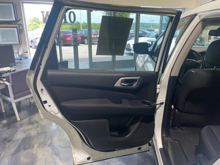 Used 2017 Nissan Pathfinder SV AWD/4WD image 12