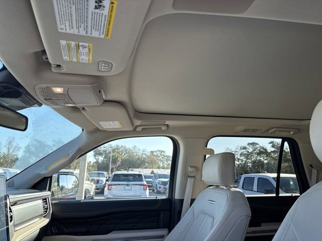 Used 2024 Ford Expedition Platinum AWD/4WD image 10