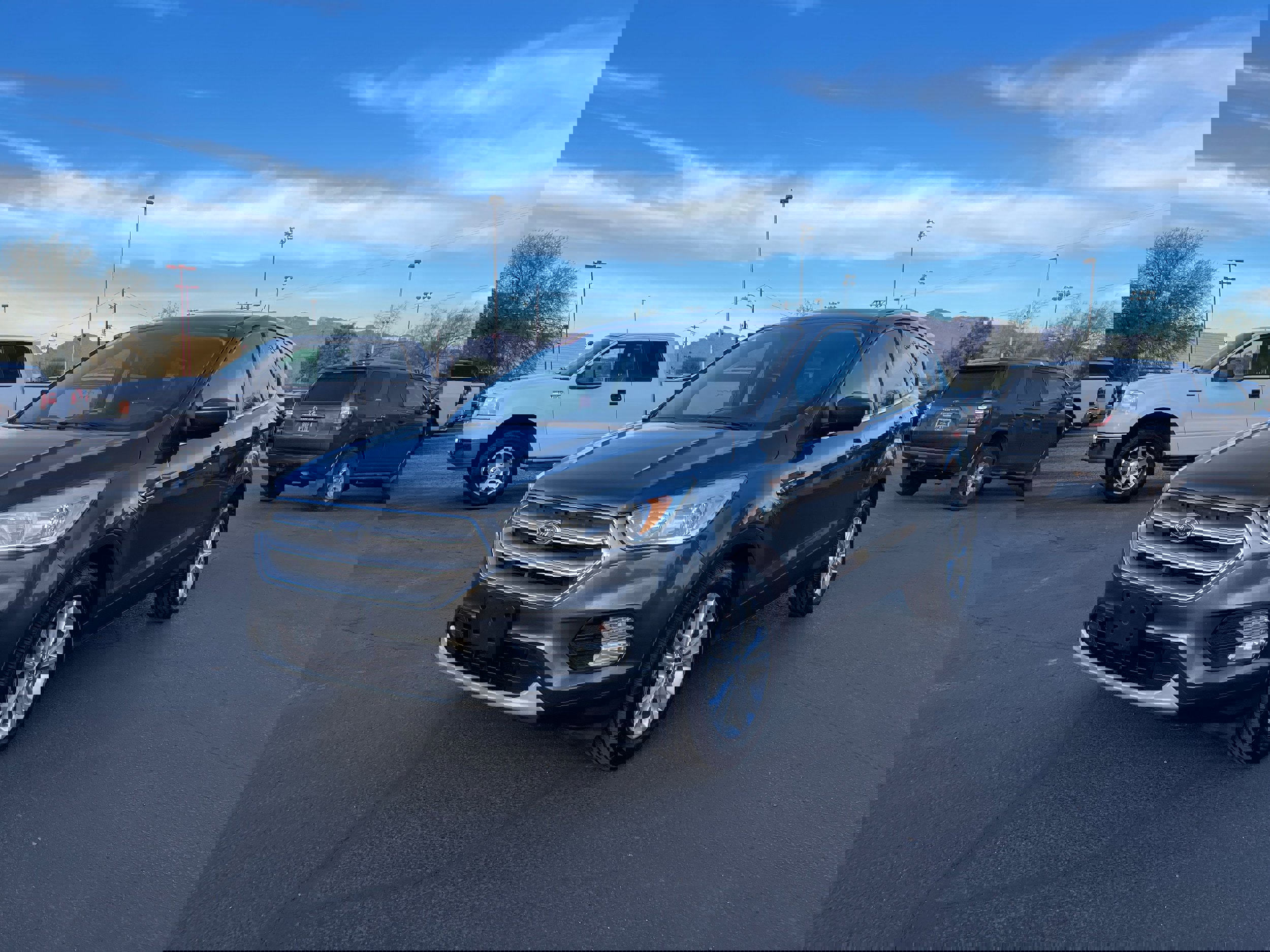 Used 2017 Ford Escape SE image 1
